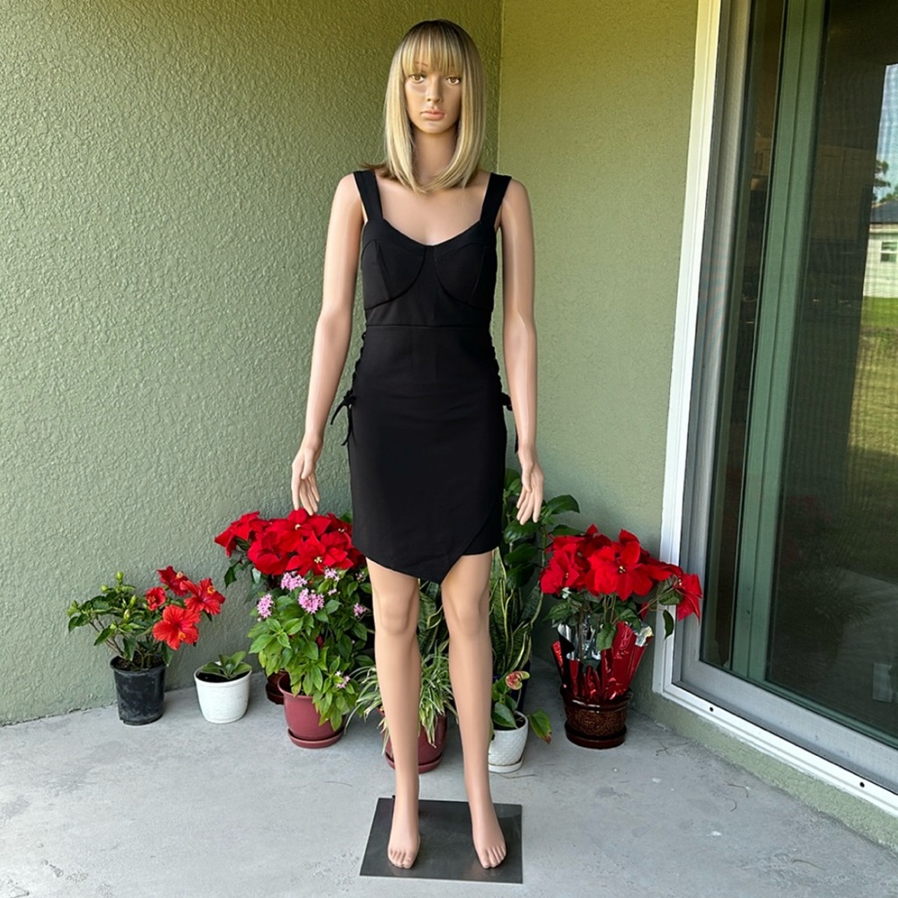 #10500-11 Women’s Casual dress with detail on the sides.,Size M and XL,Black.